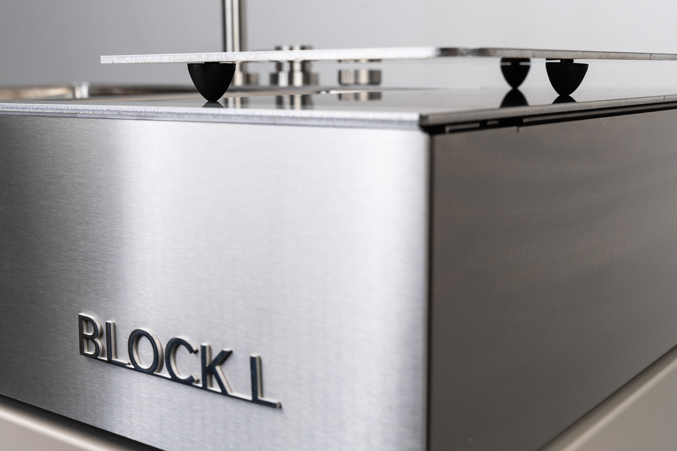 BLOCK L - #7 ivoorzwart